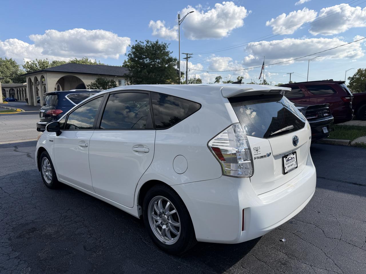 Toyota Prius V 5dr Wgn Three (Natl) 2012