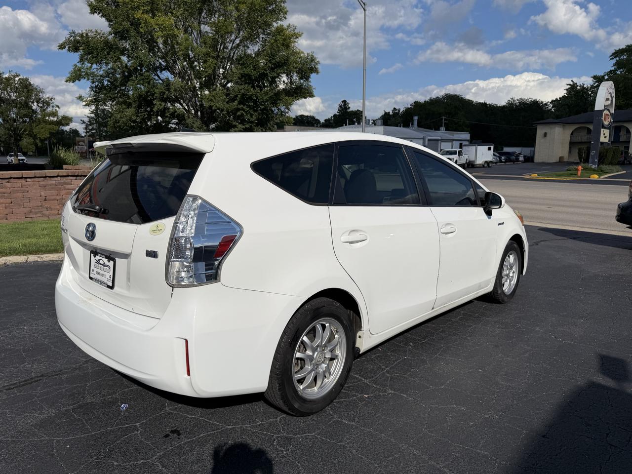 Toyota Prius V 5dr Wgn Three (Natl) 2012
