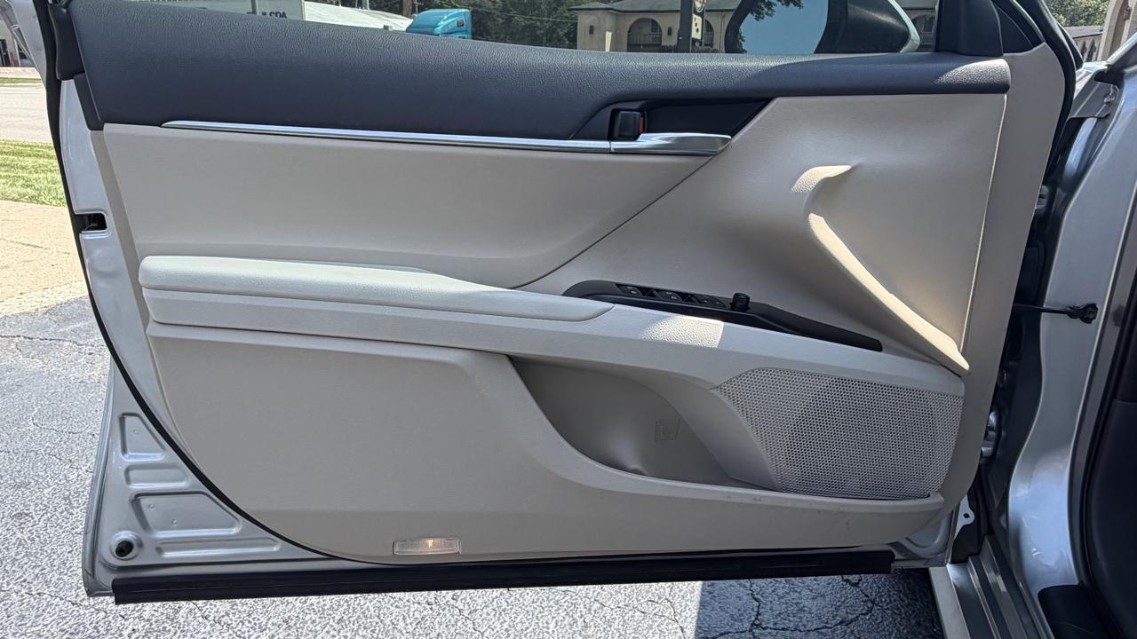 Toyota Camry XLE Auto (Natl) 2018