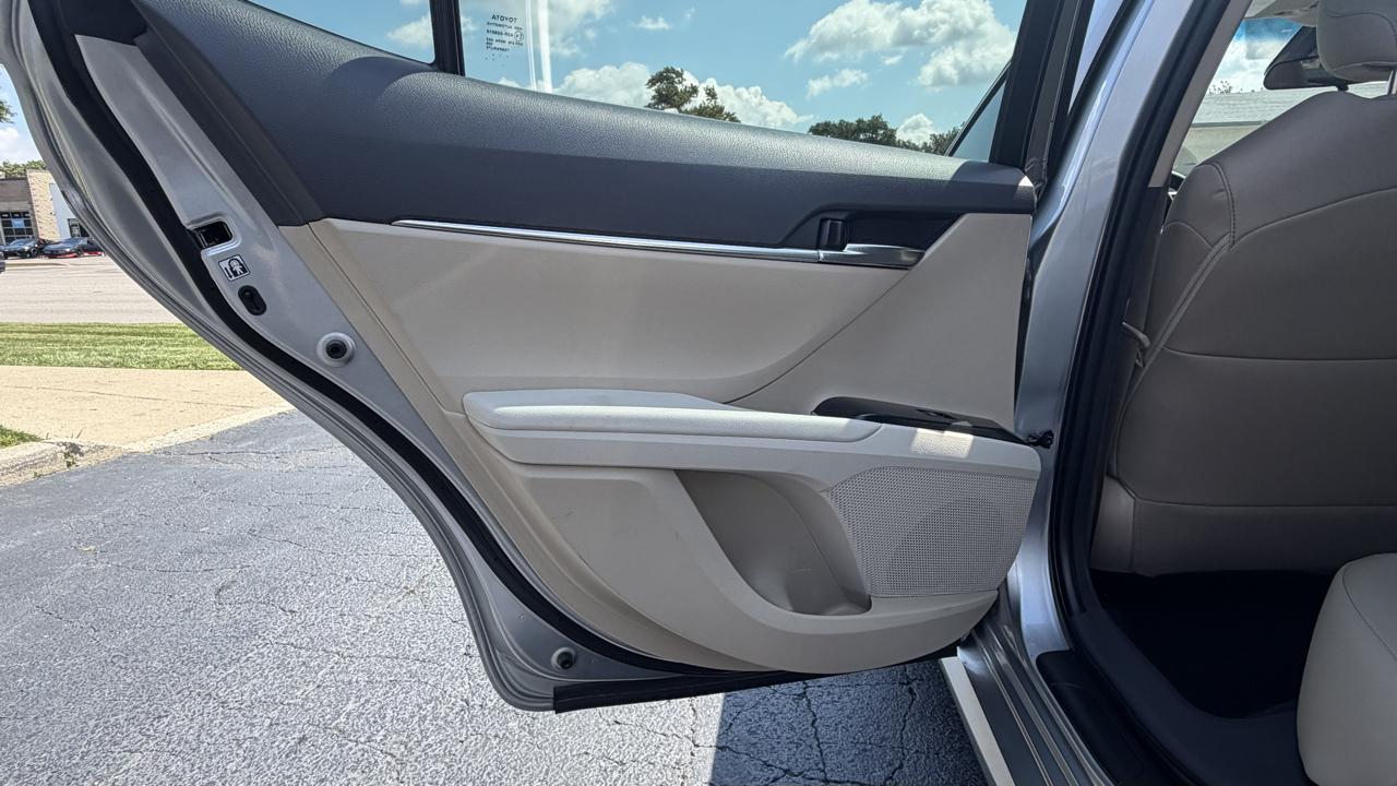 Toyota Camry XLE Auto (Natl) 2018