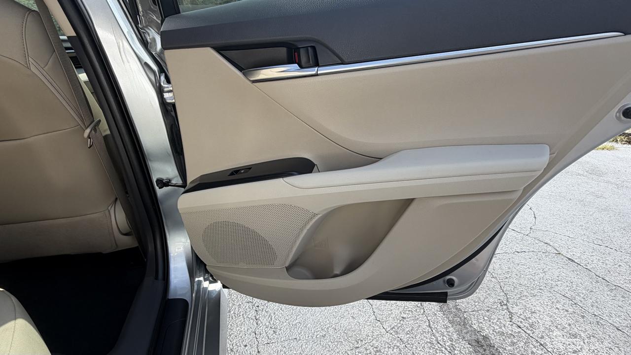 Toyota Camry XLE Auto (Natl) 2018