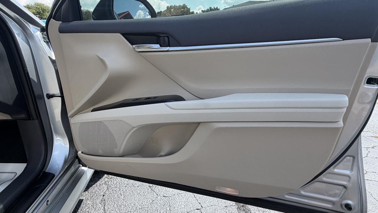 Toyota Camry XLE Auto (Natl) 2018