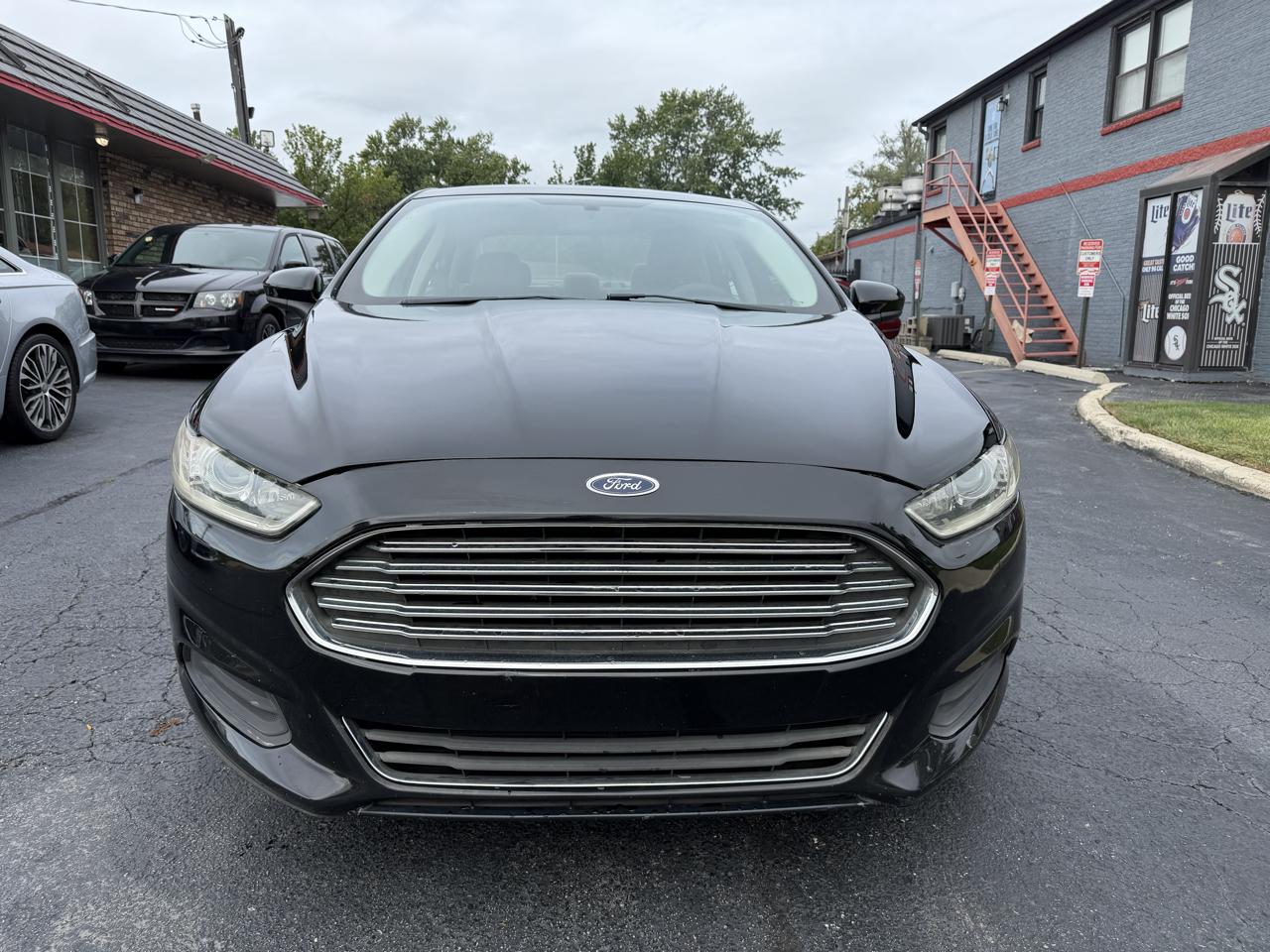 Ford Fusion photo 2