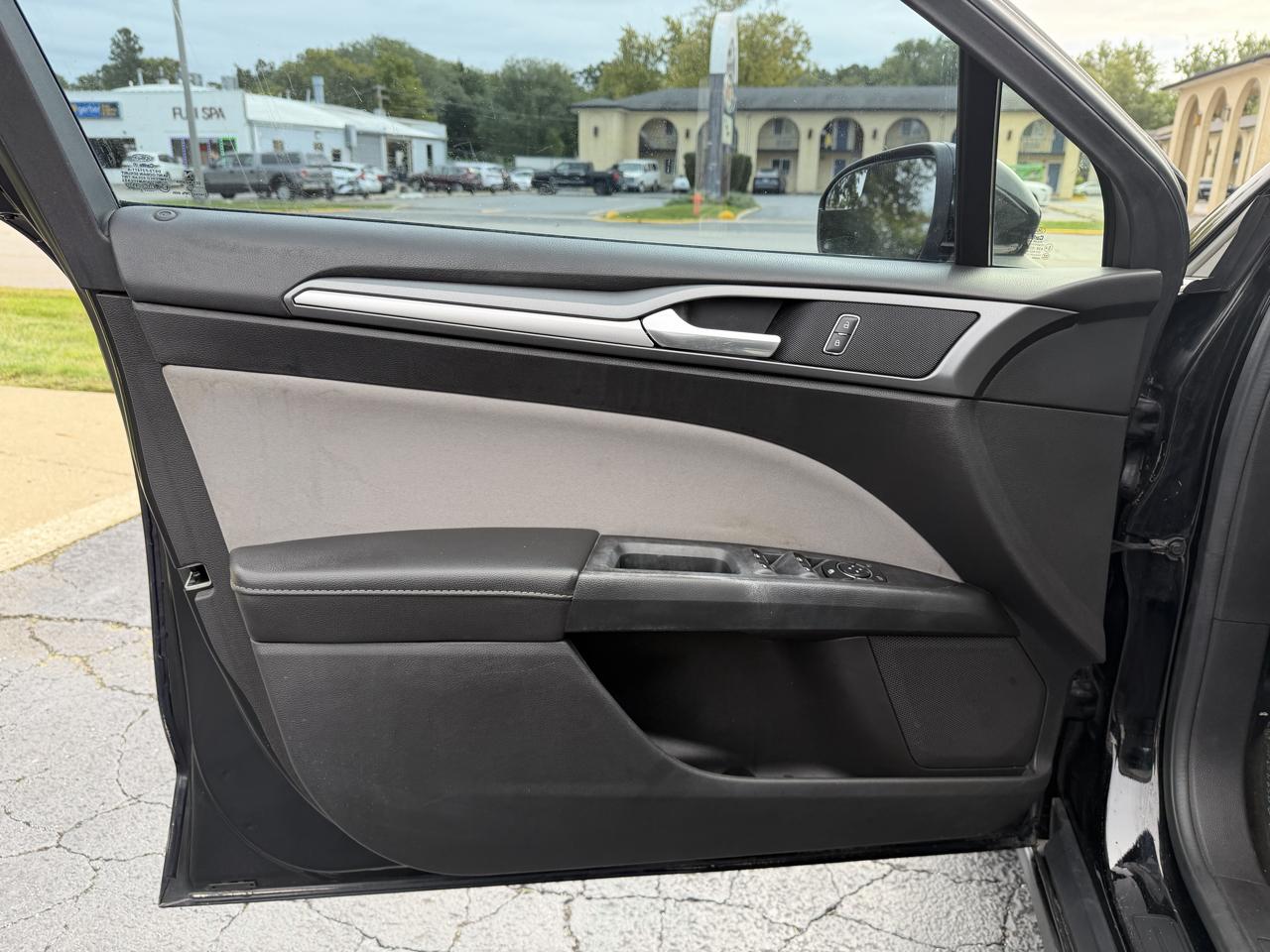 Ford Fusion photo 12
