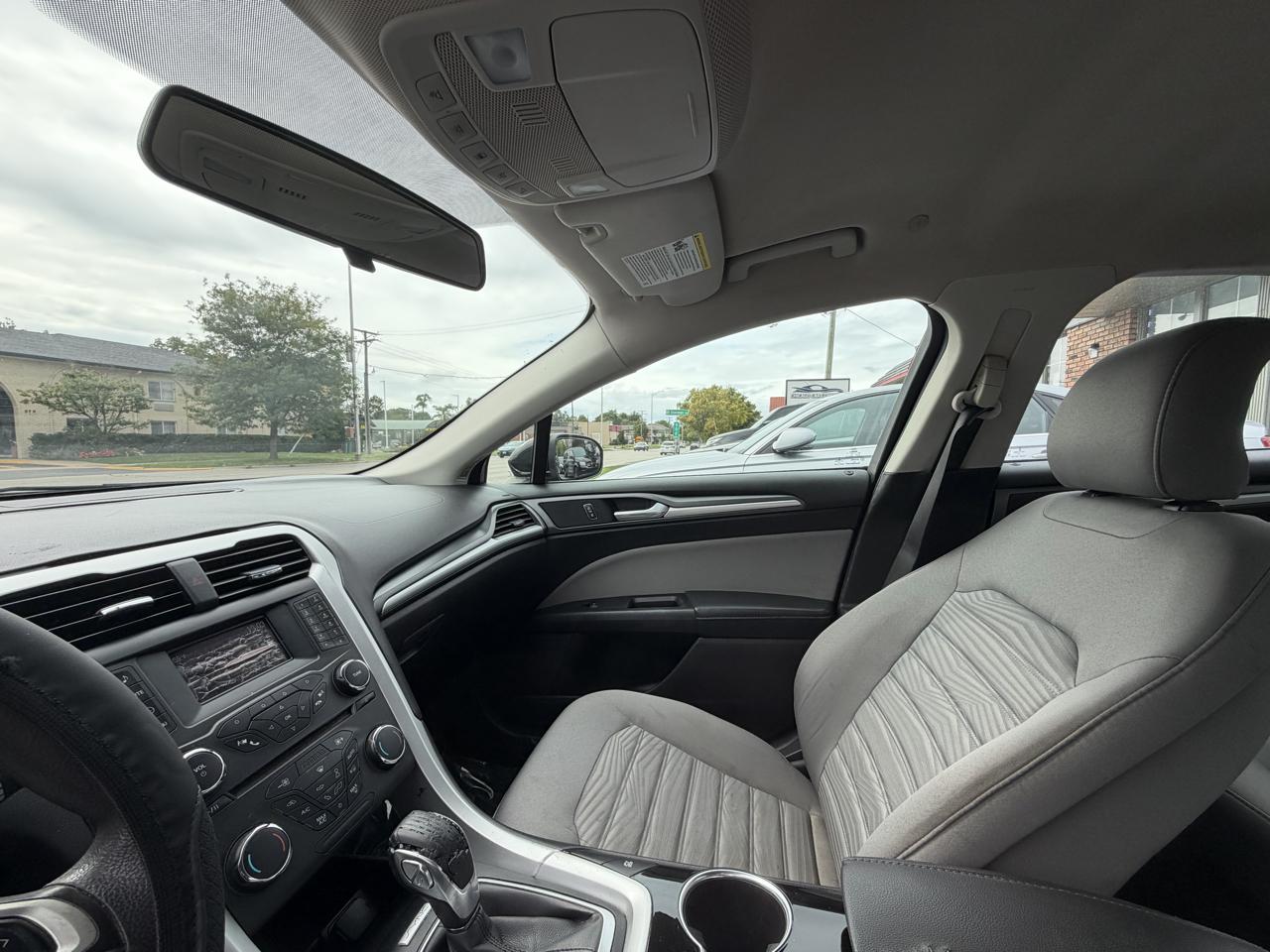 Ford Fusion photo 16