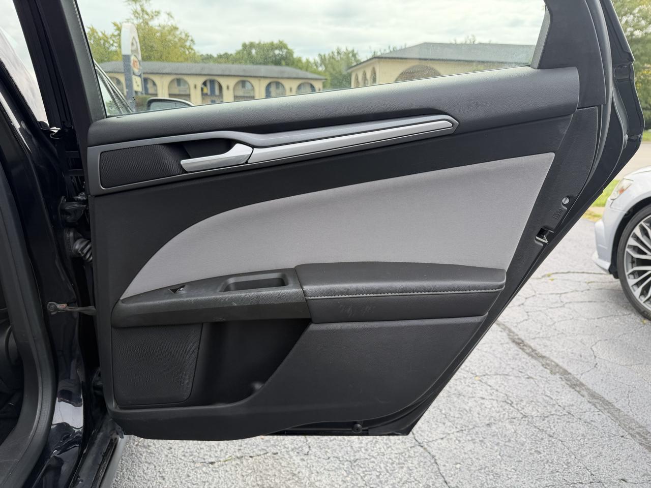 Ford Fusion photo 23