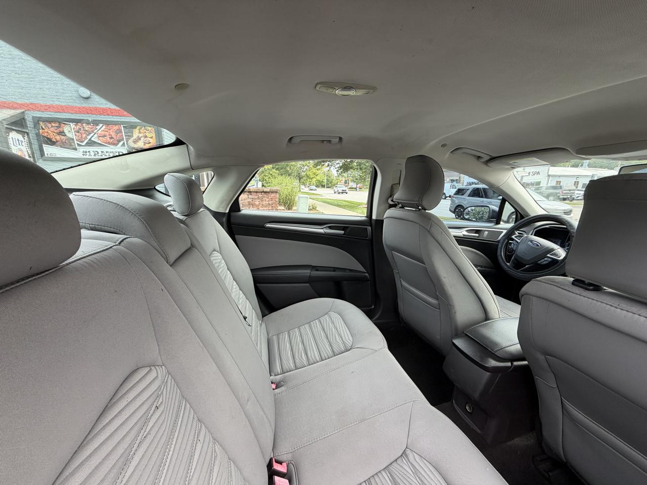 Ford Fusion photo 24