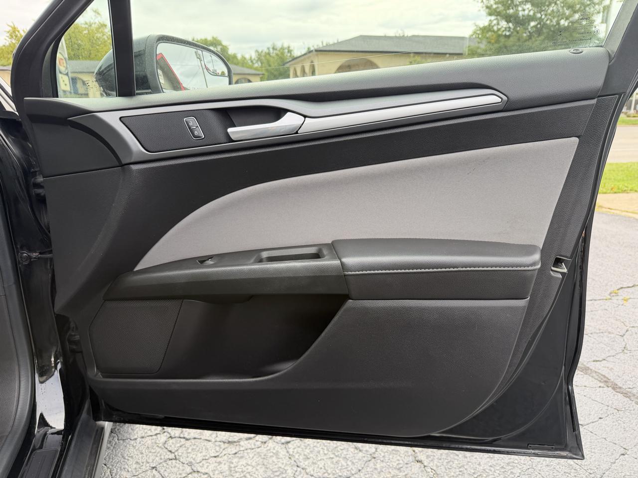 Ford Fusion photo 25
