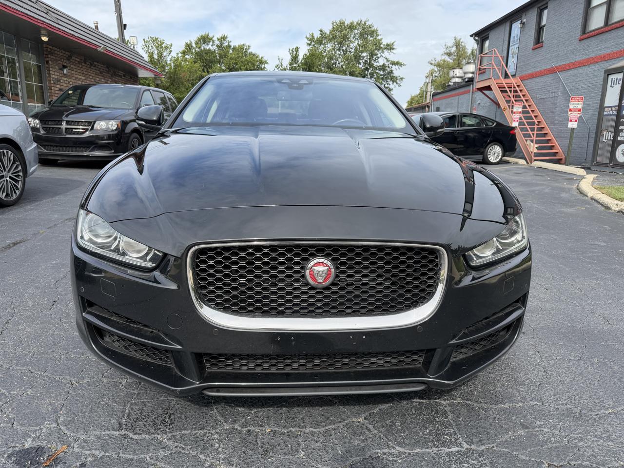 Jaguar XE photo 3