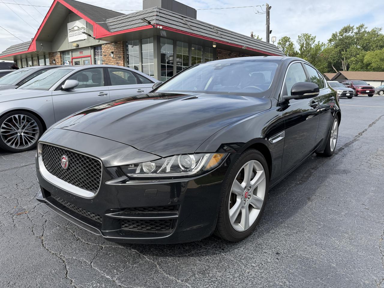 Jaguar XE photo 8