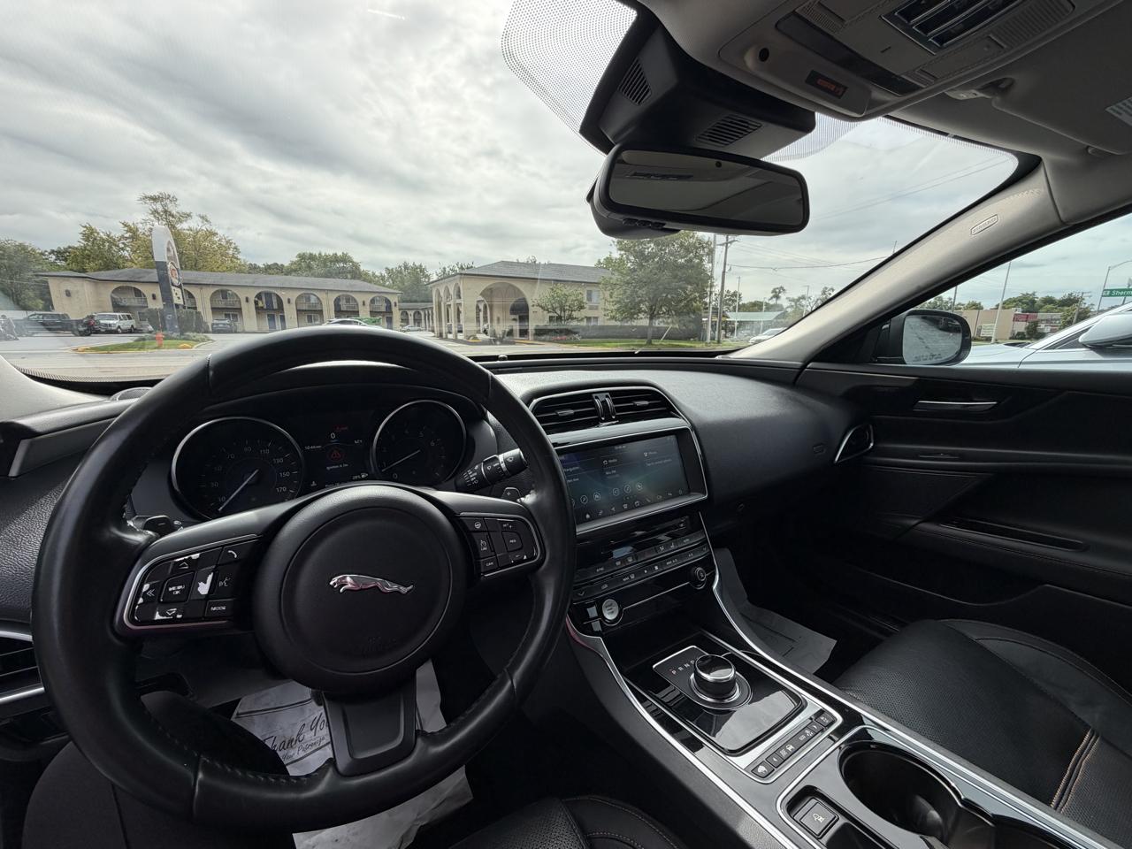 Jaguar XE photo 41