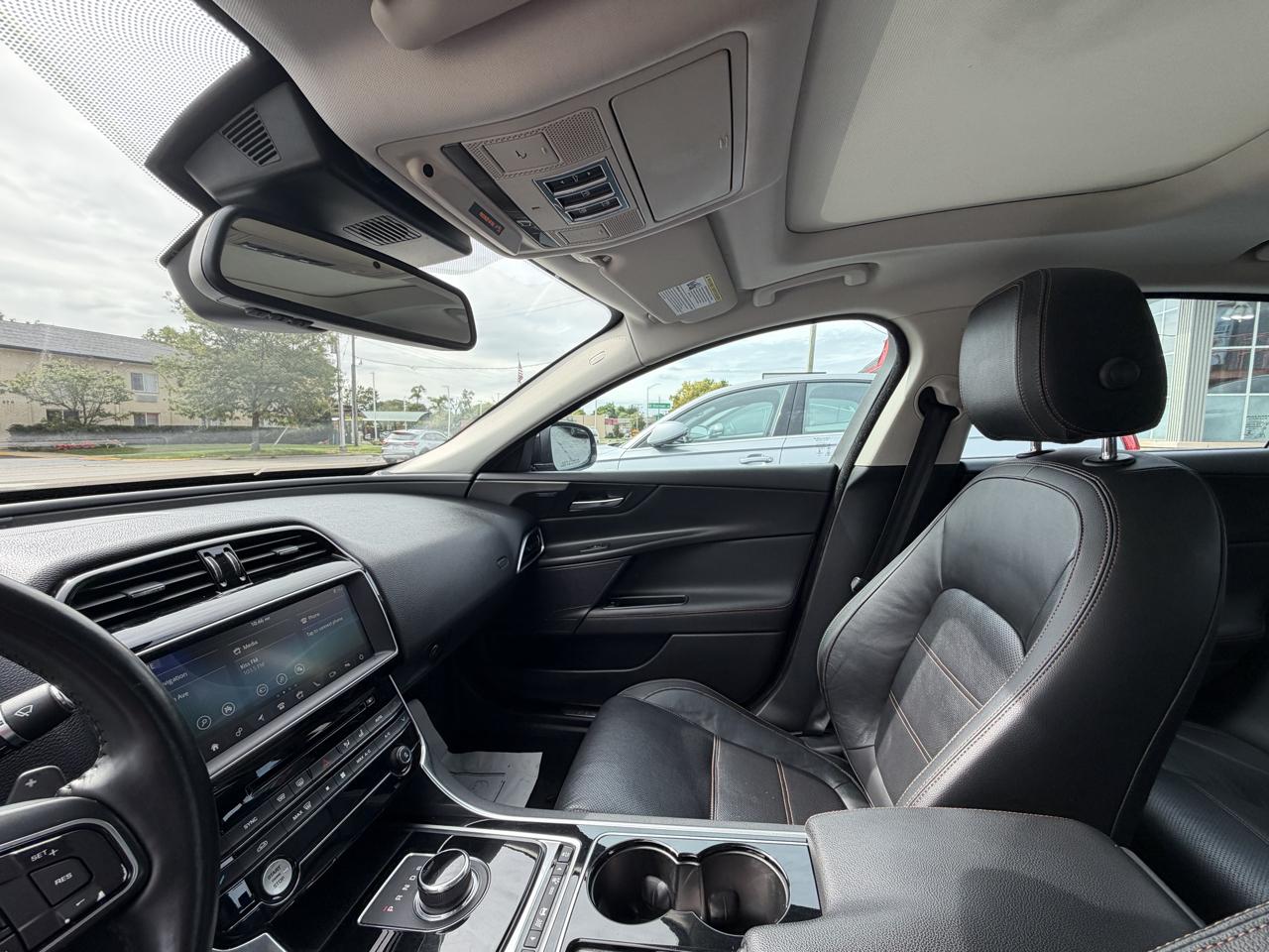 Jaguar XE photo 42