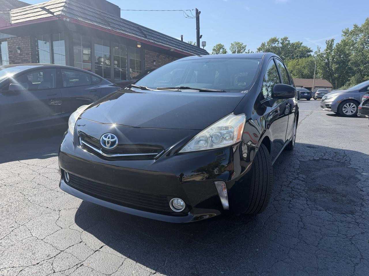 Toyota Prius V 5dr Wgn Three (Natl) 2012