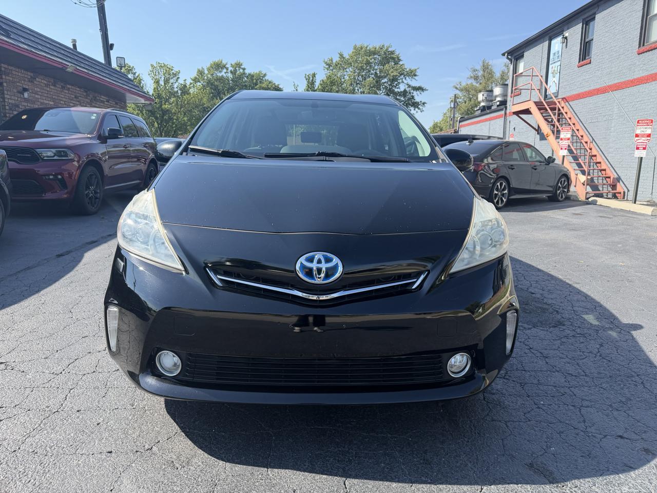 Toyota Prius V photo 5