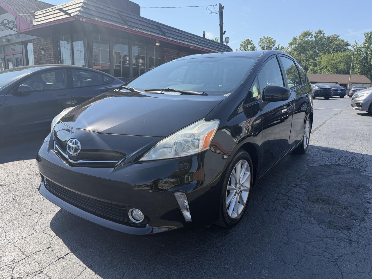 Toyota Prius V photo 6