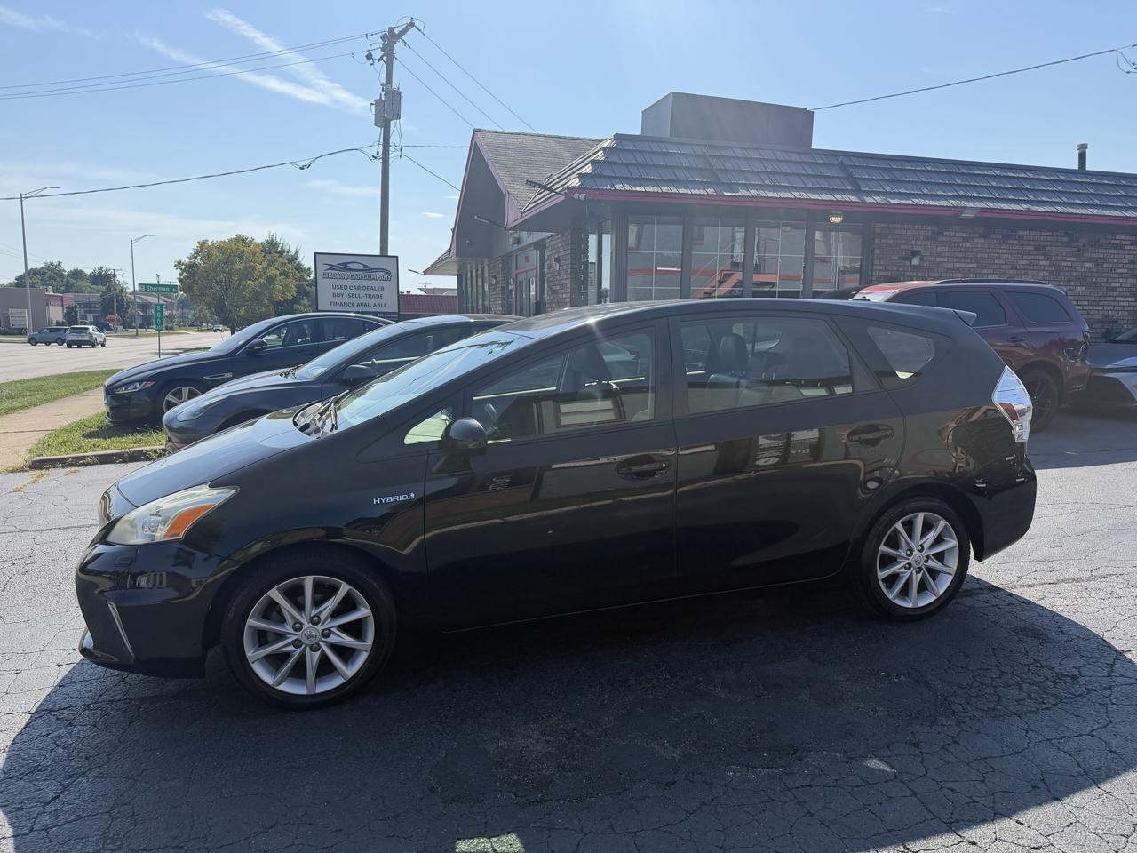 Toyota Prius V photo 8