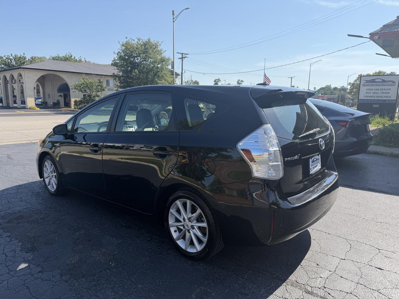 Toyota Prius V photo 9