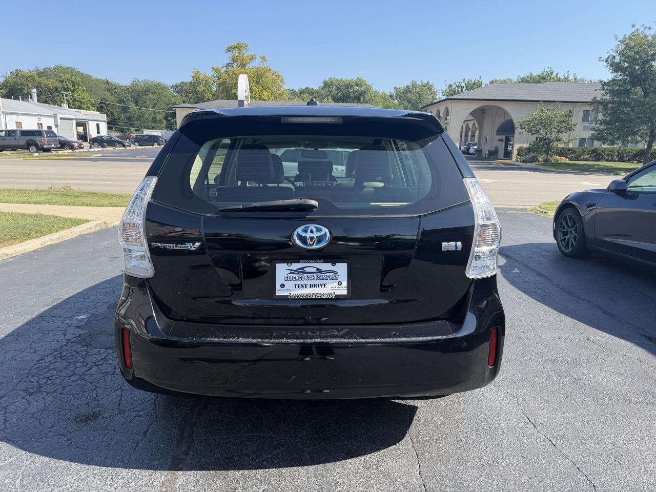 Toyota Prius V photo 10