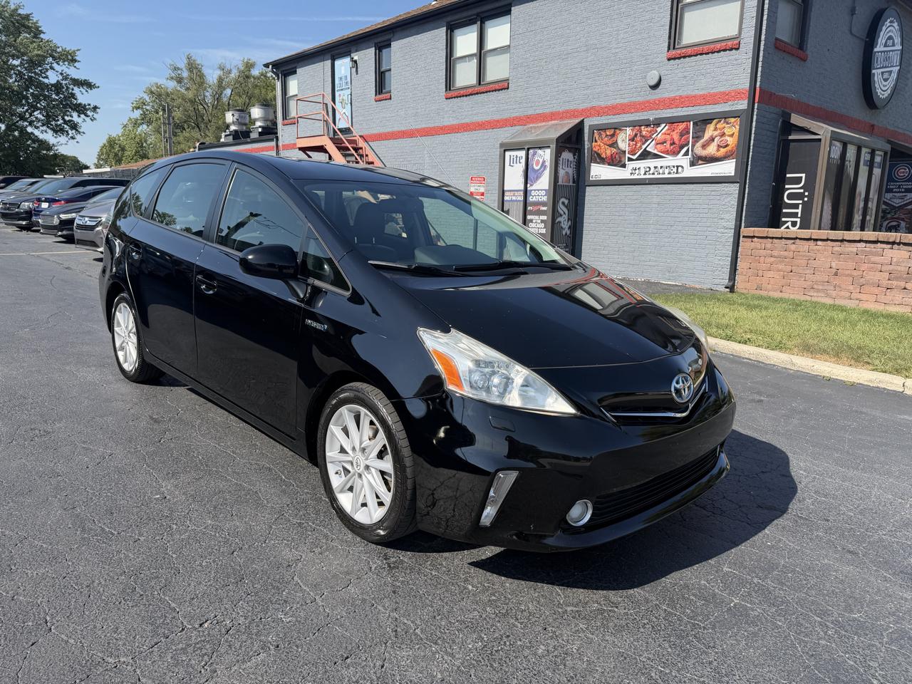 Toyota Prius V photo 14