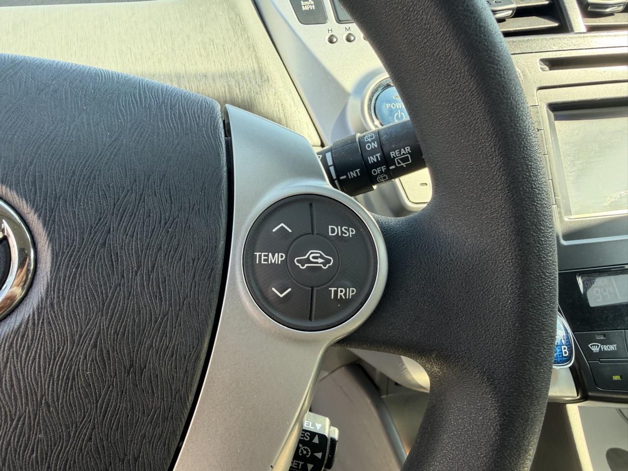 Toyota Prius V photo 19