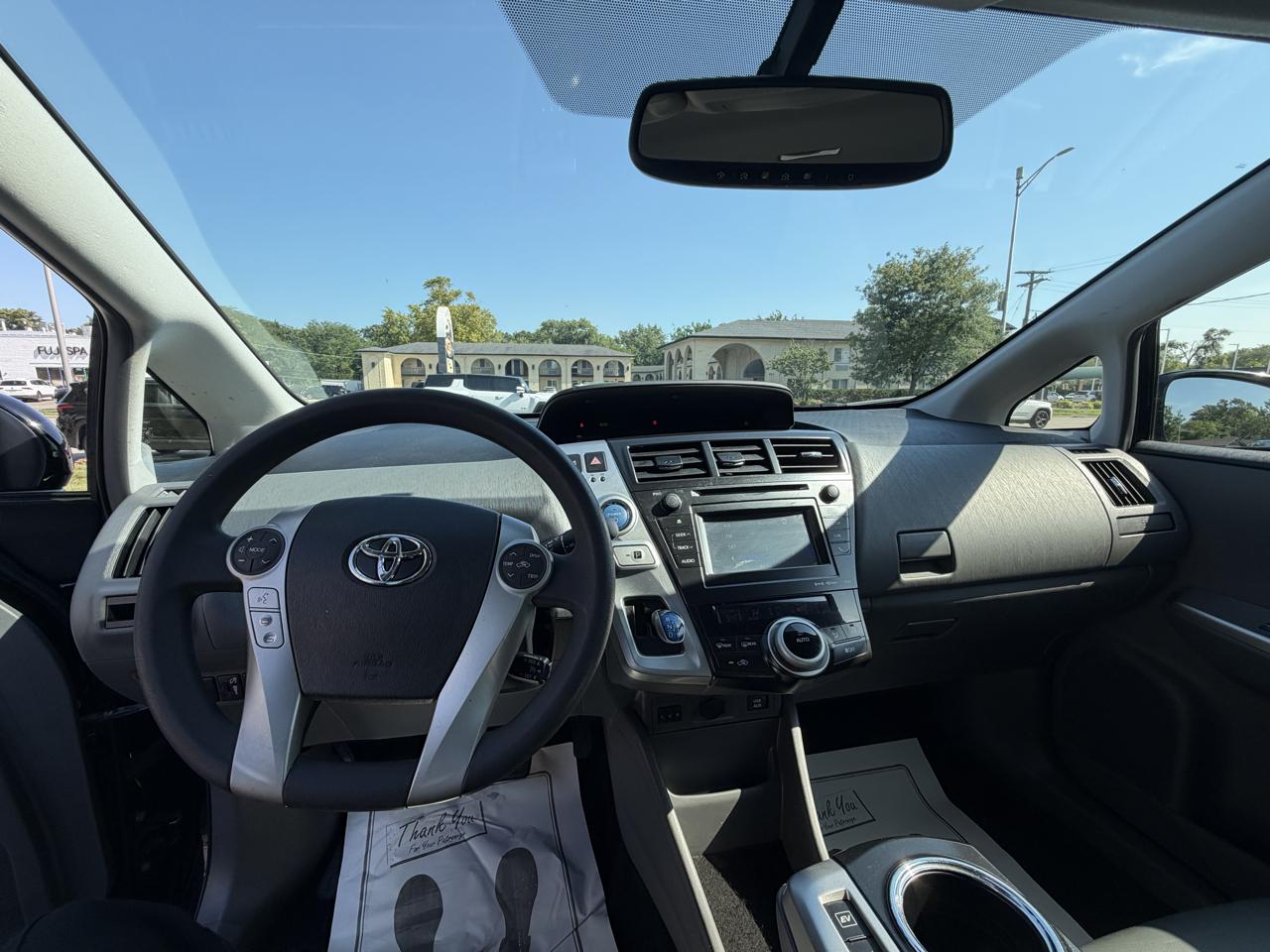 Toyota Prius V photo 20