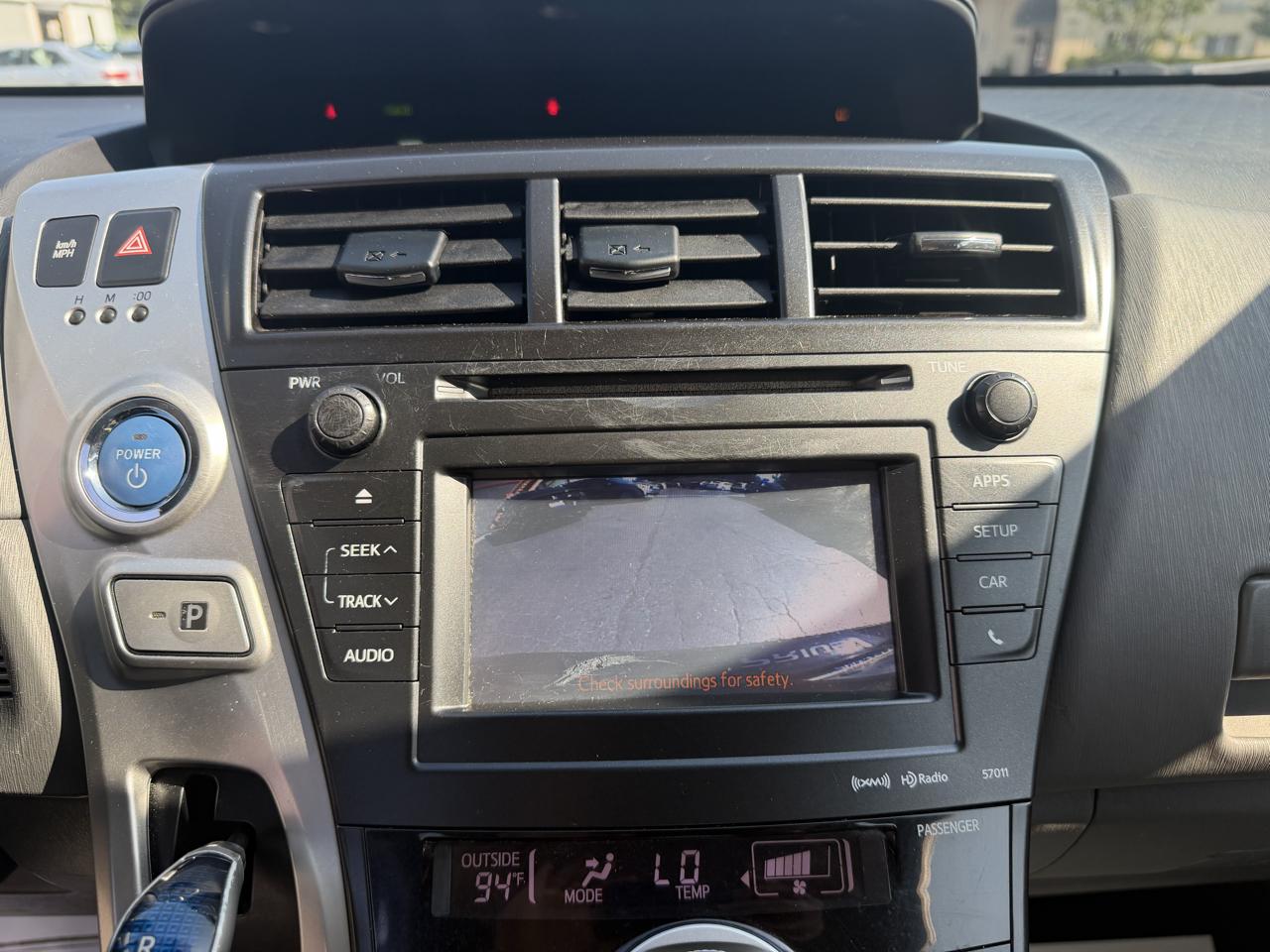 Toyota Prius V photo 26