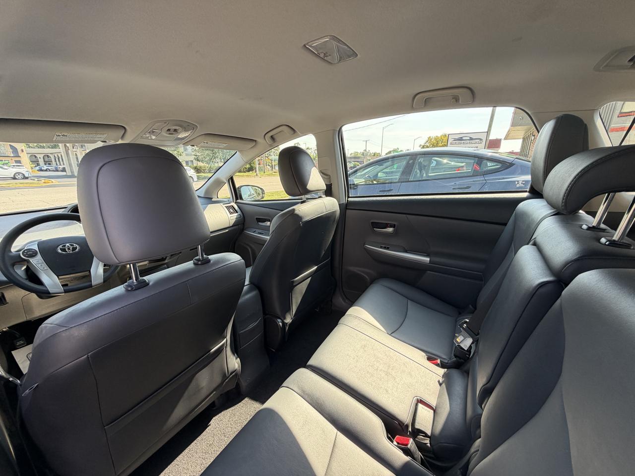 Toyota Prius V photo 28
