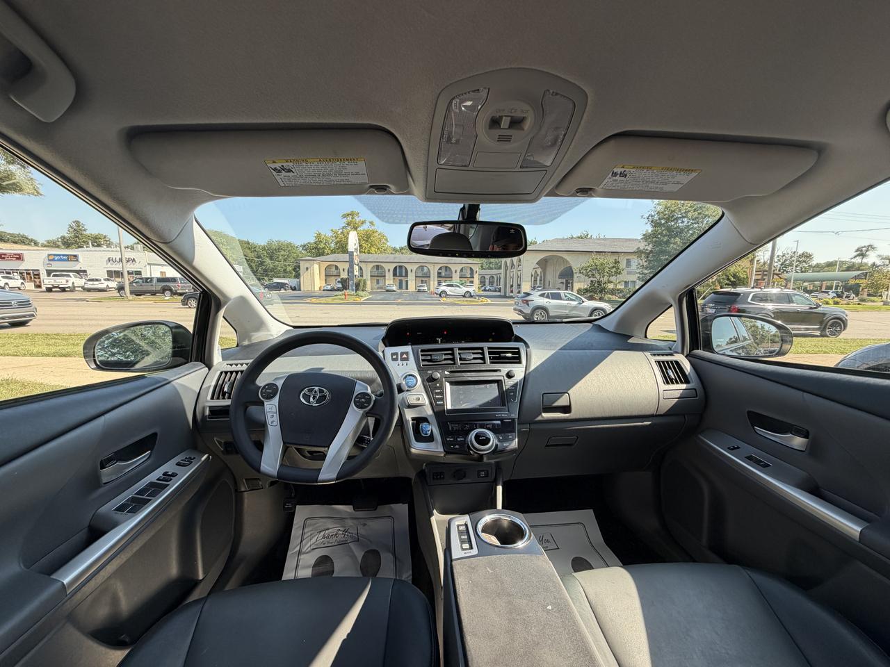 Toyota Prius V photo 30