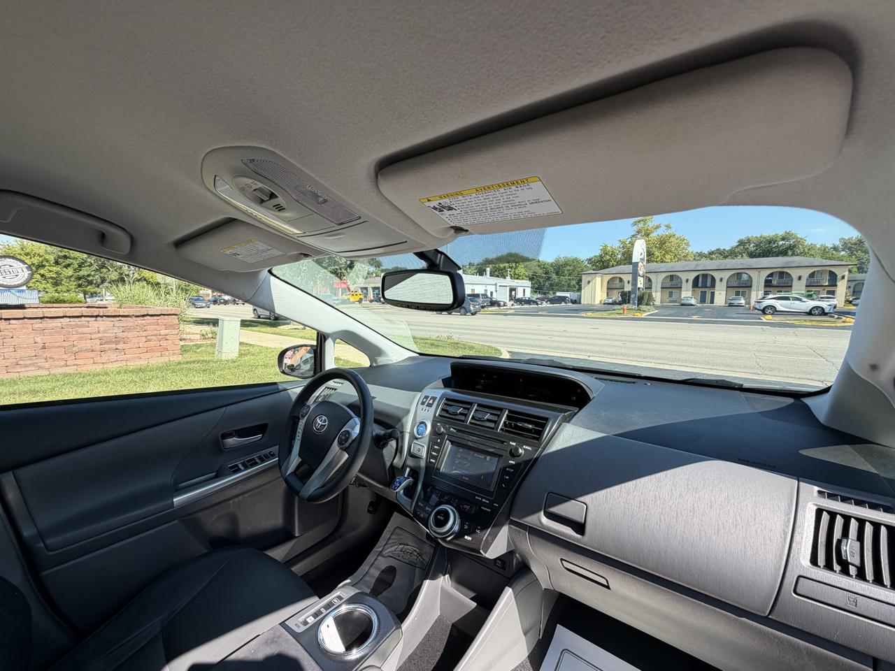 Toyota Prius V photo 40