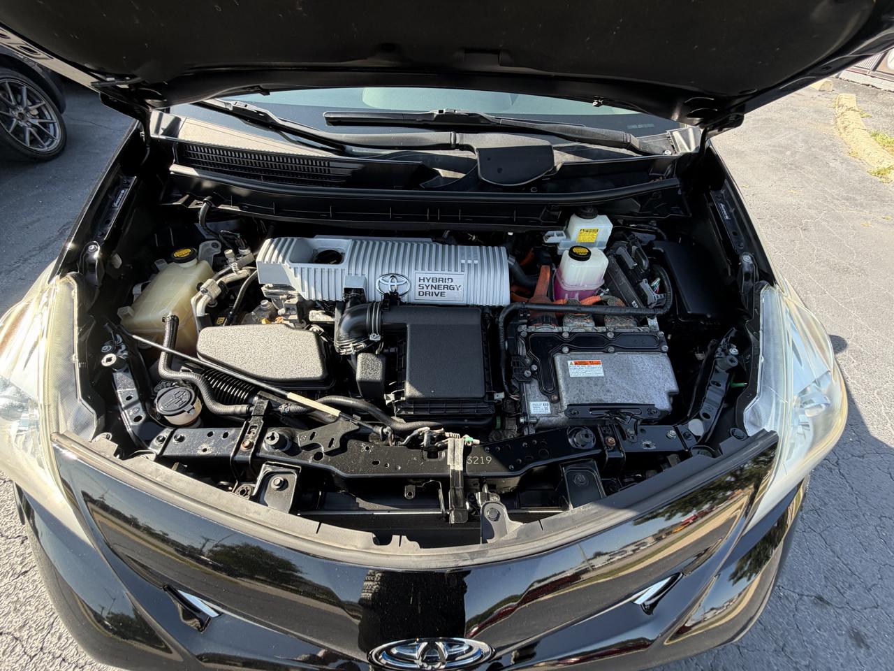 Toyota Prius V photo 43