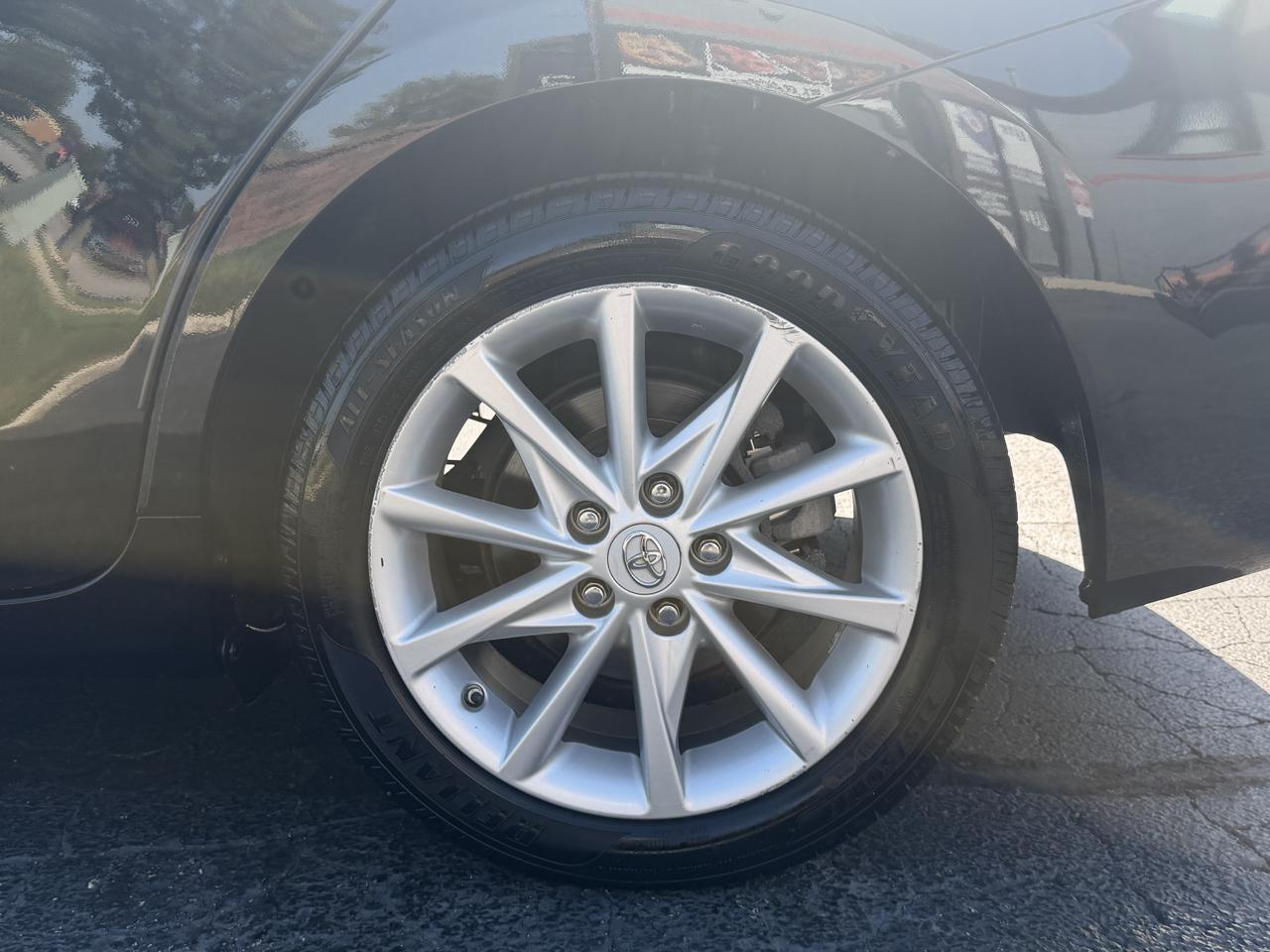 Toyota Prius V photo 46