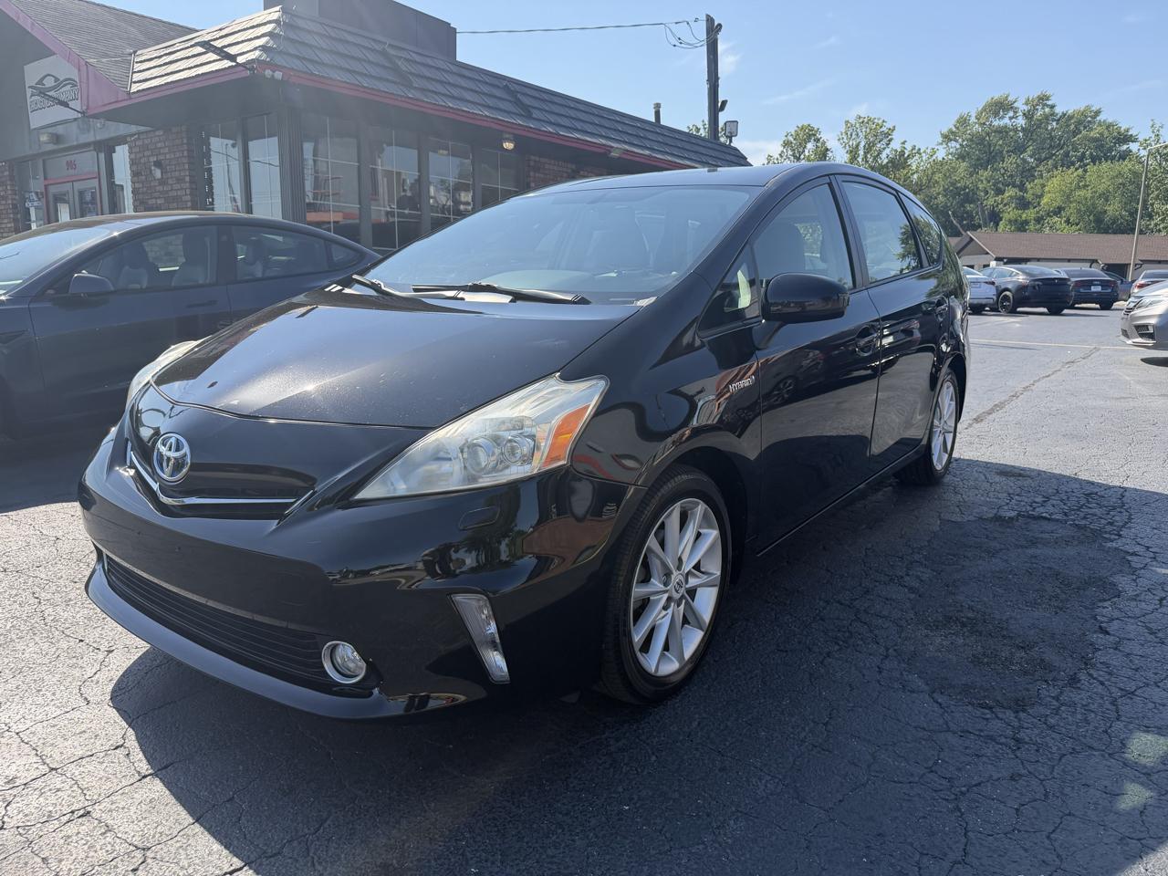 Toyota Prius V photo 47