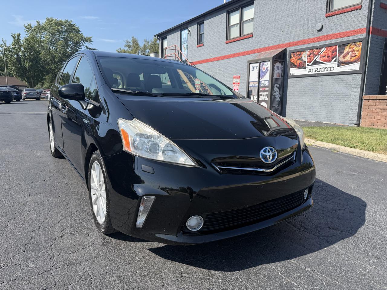 Toyota Prius V photo 49