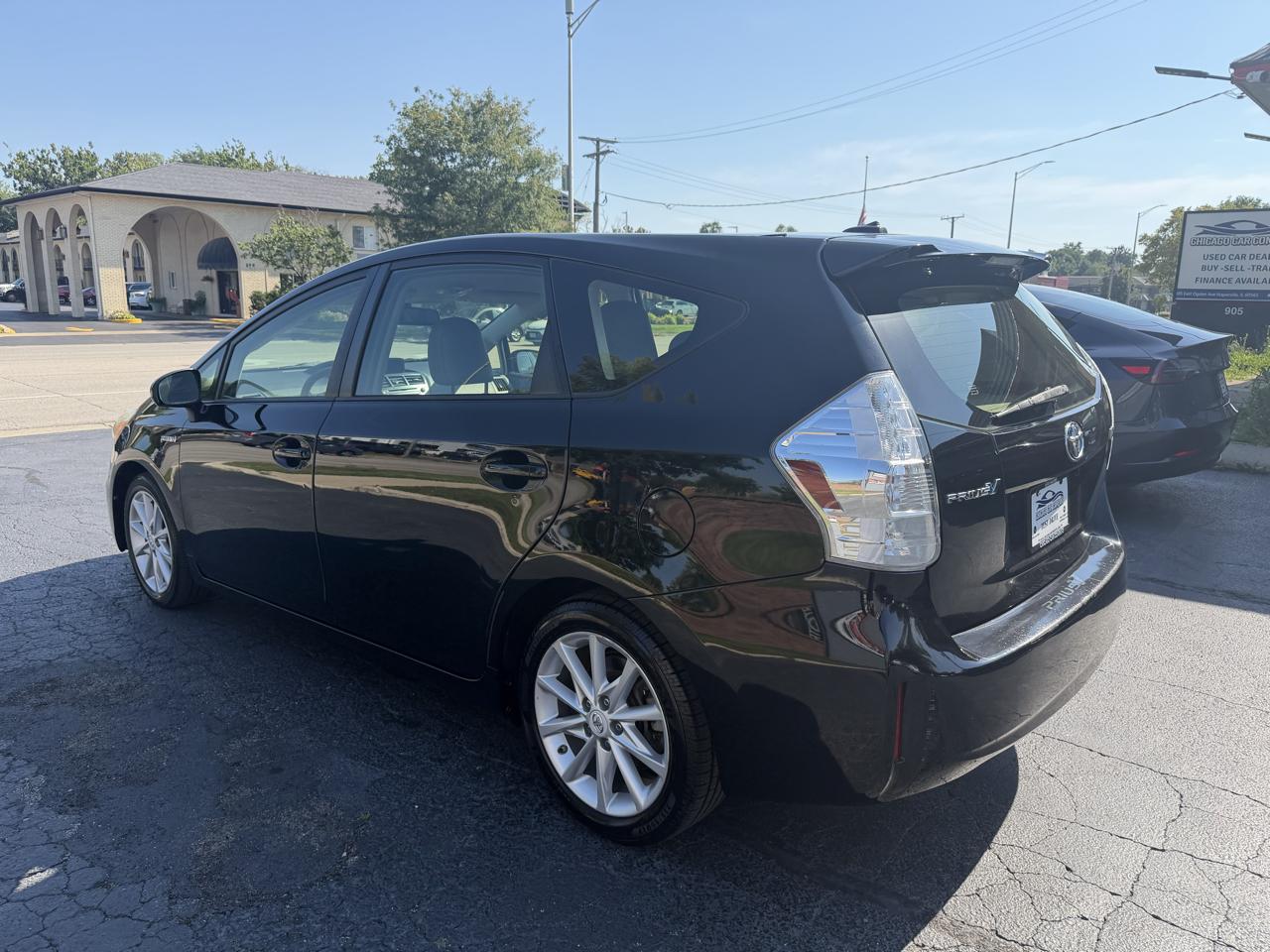 Toyota Prius V photo 51