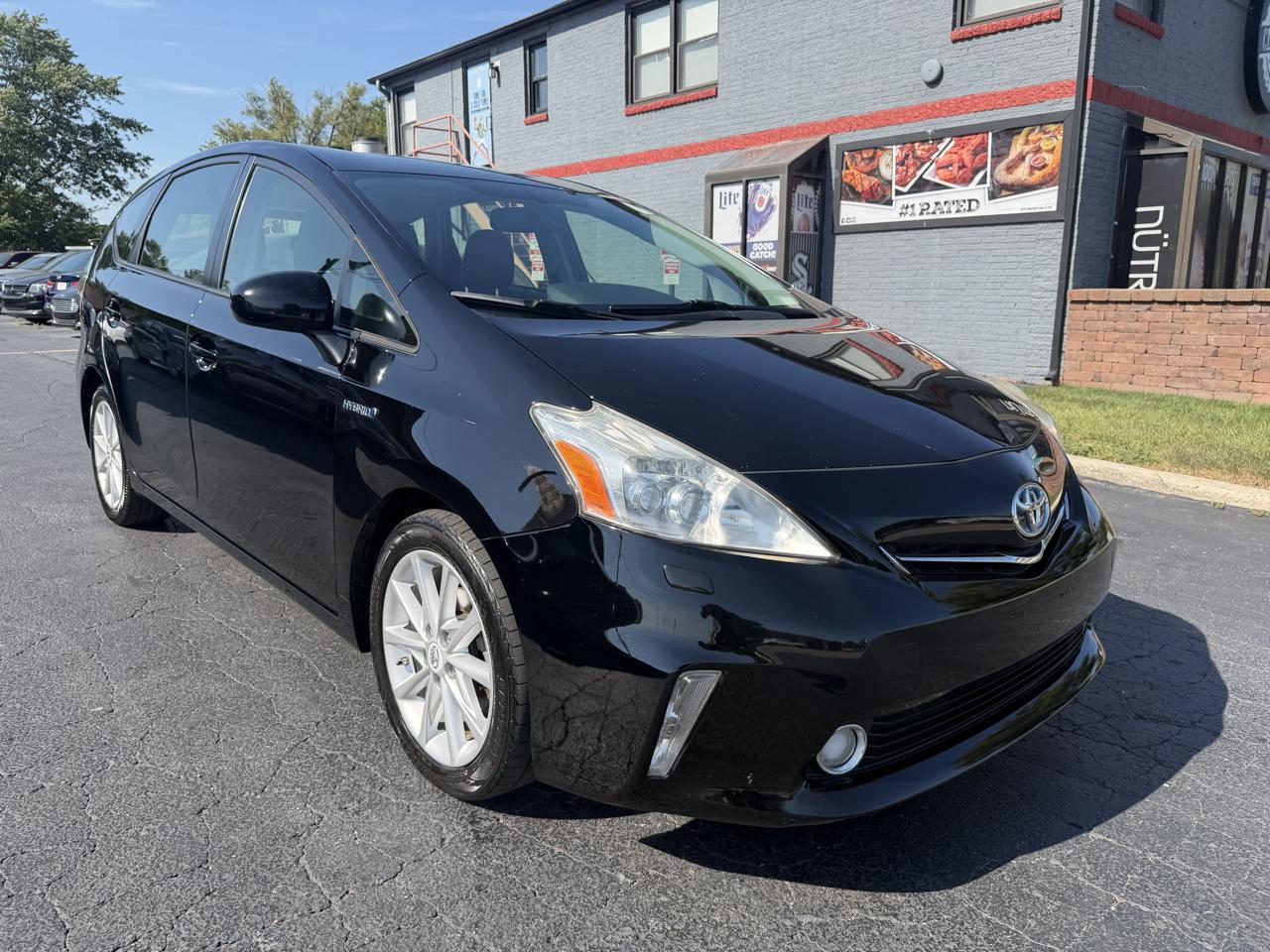 Toyota Prius V photo 54