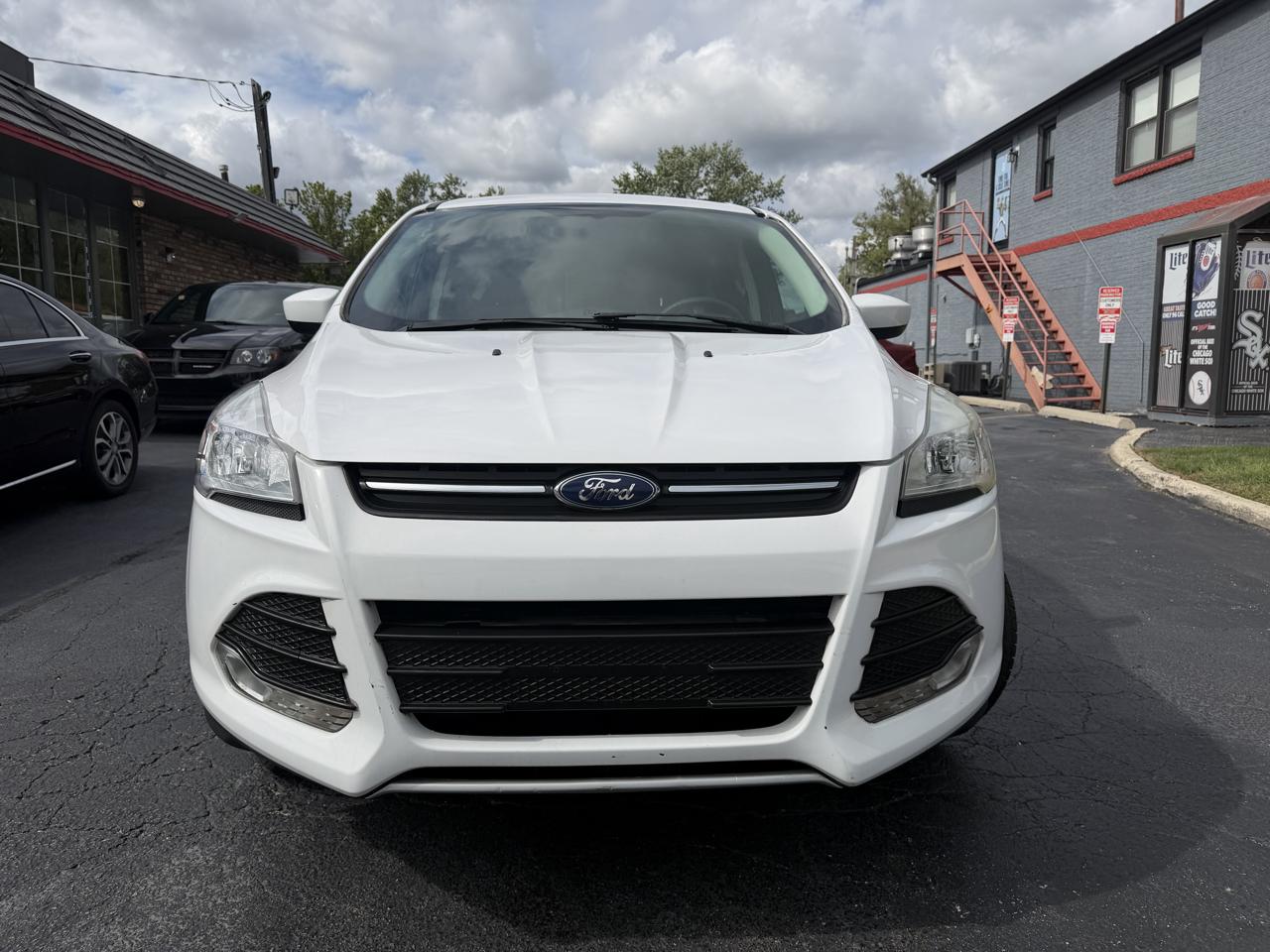 Ford Escape photo 2