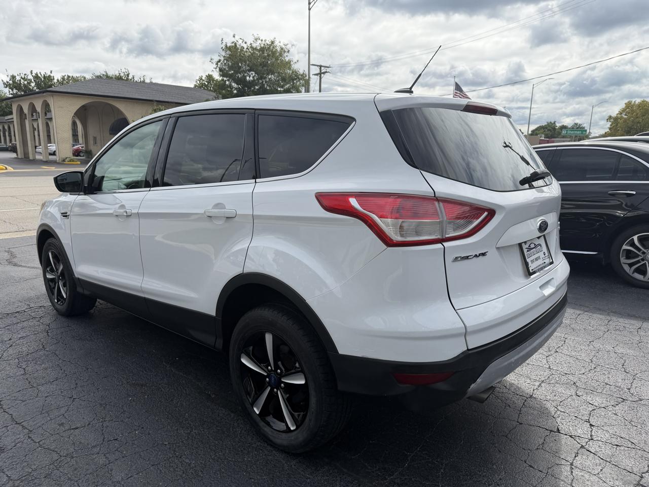 Ford Escape photo 8