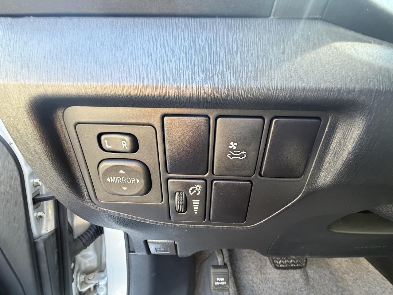 Toyota Prius 5dr HB Three (Natl) 2014