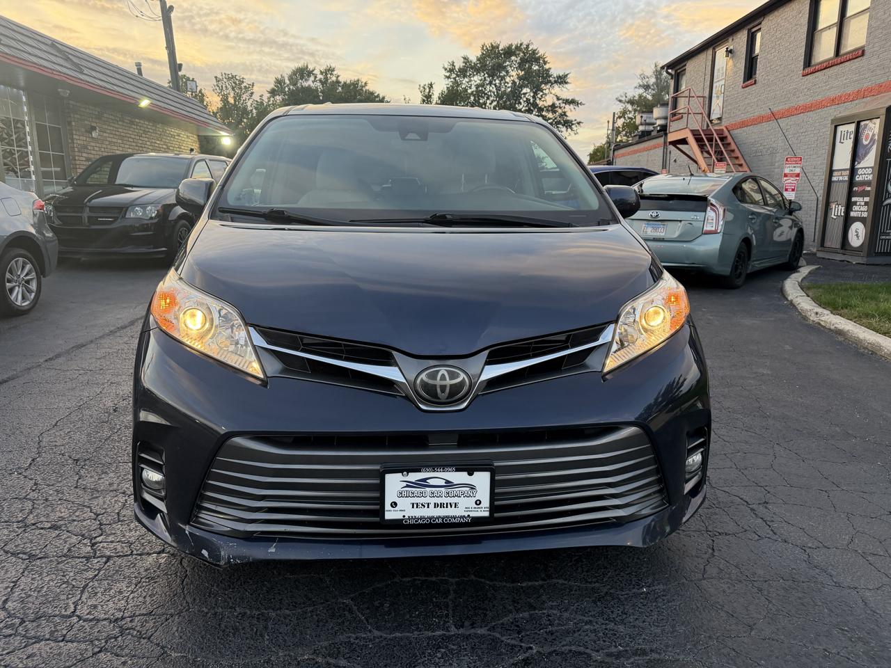 Toyota Sienna photo 5