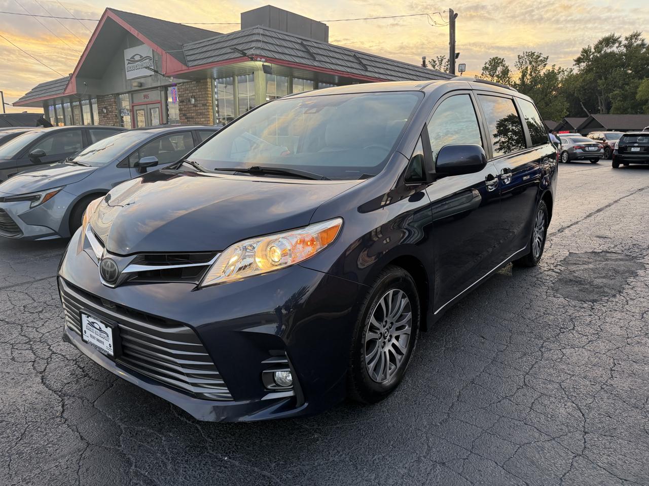 Toyota Sienna photo 6