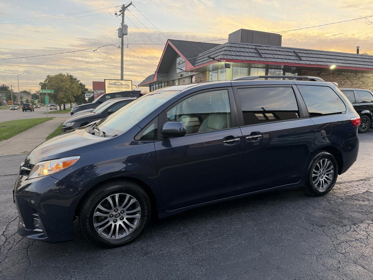 Toyota Sienna photo 8