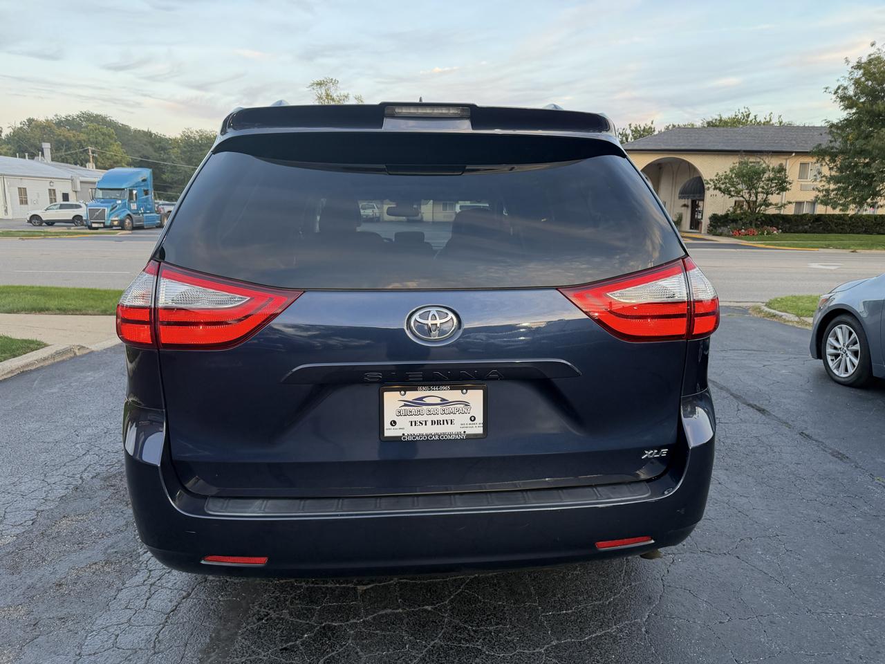Toyota Sienna photo 9
