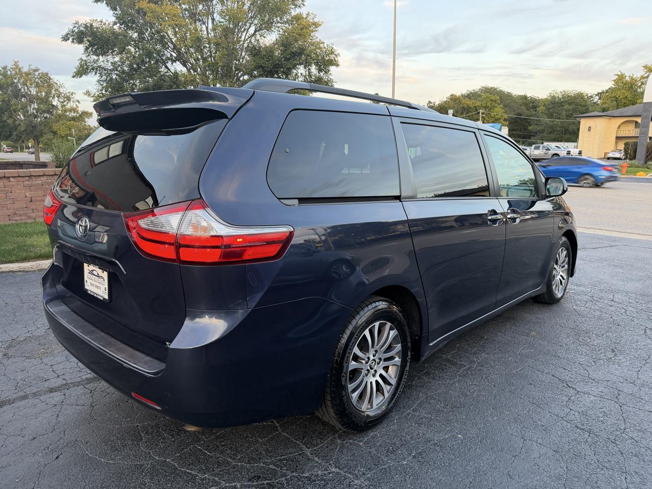 Toyota Sienna photo 11