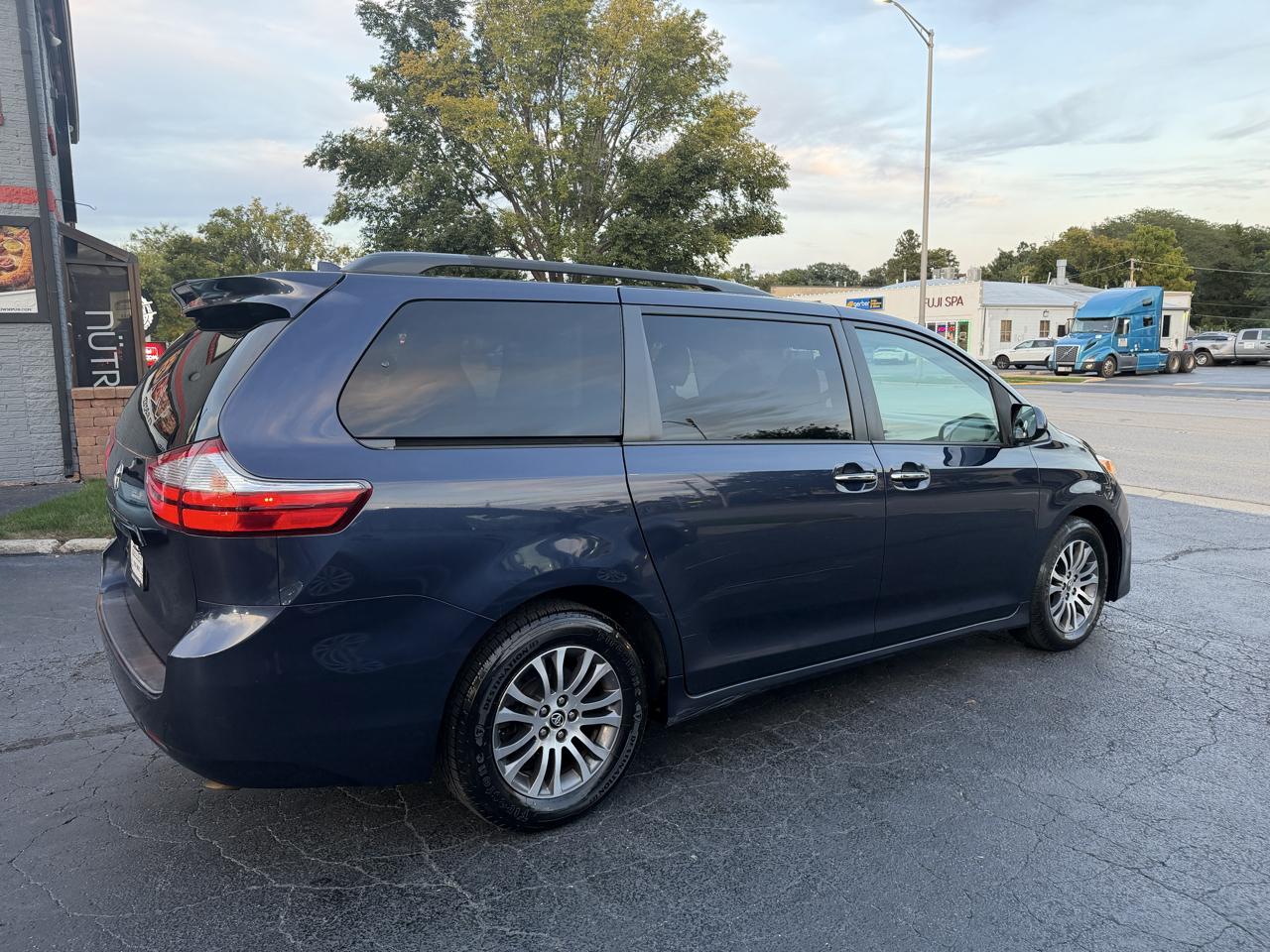 Toyota Sienna photo 12