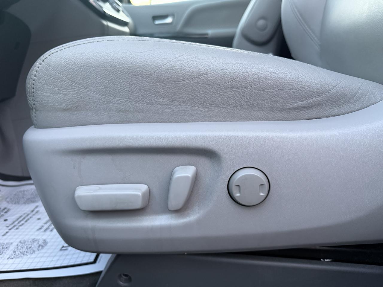 Toyota Sienna photo 16