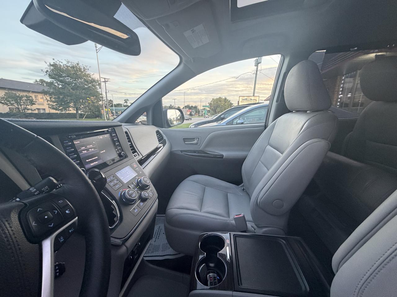 Toyota Sienna photo 19