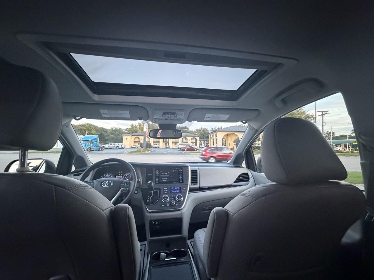 Toyota Sienna photo 23