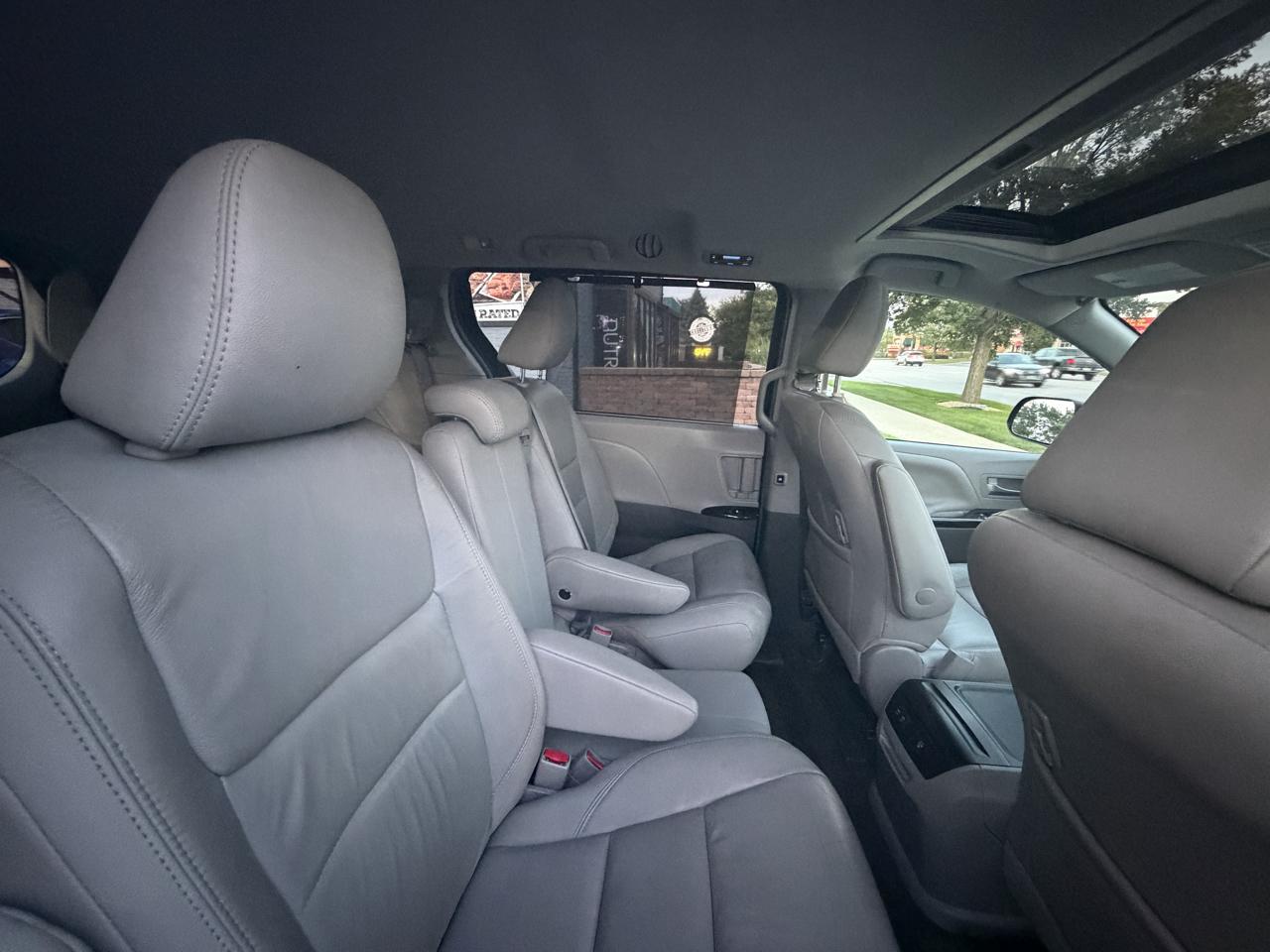 Toyota Sienna photo 24