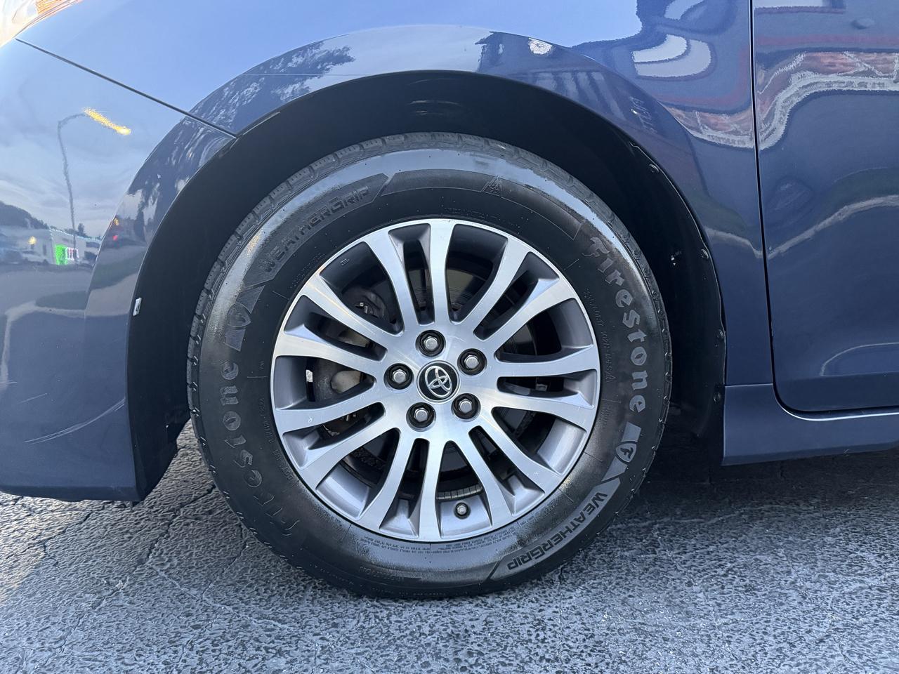Toyota Sienna photo 26