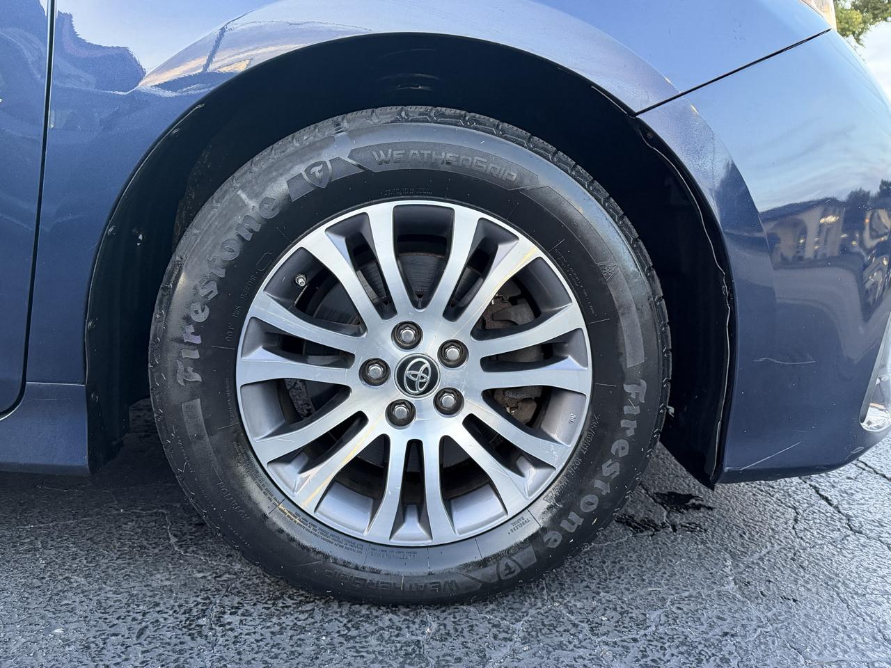 Toyota Sienna photo 27